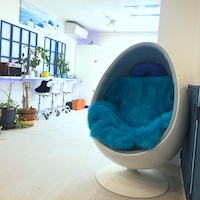 青と白を大切にした、落ち着いた地中海風の空間をイメージしました。BinzHair